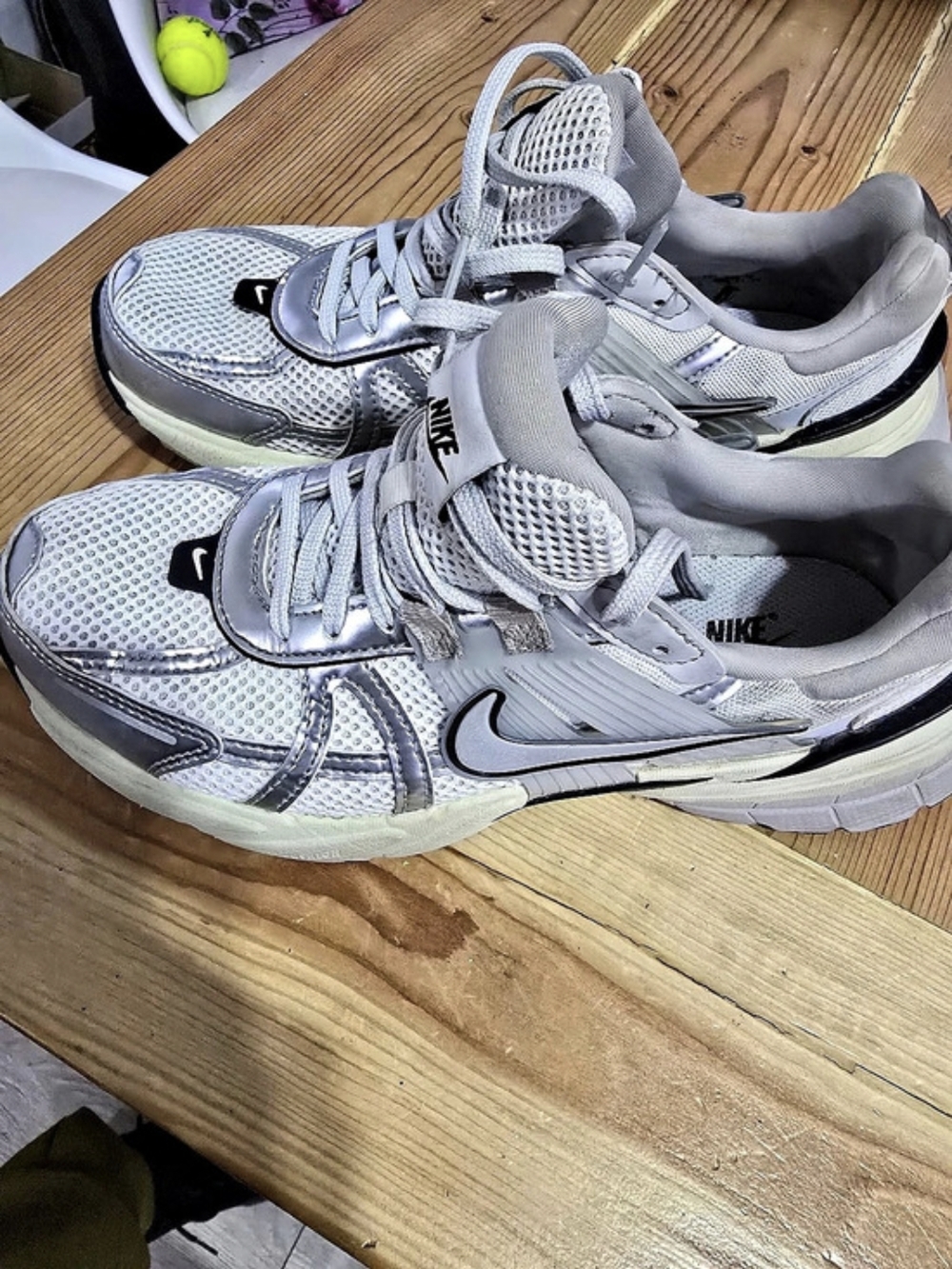 Nike Zoom Vomero 5 Women's White & Gray US 8
